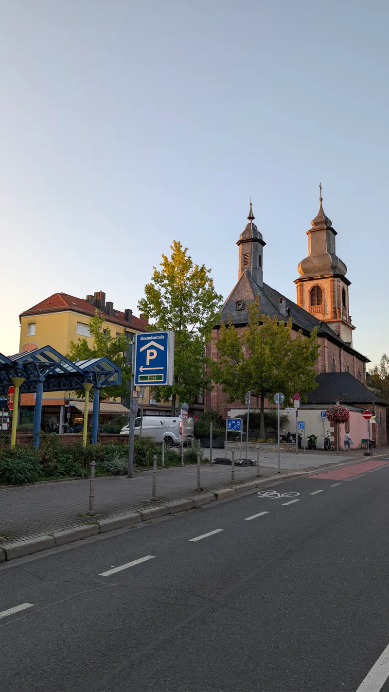 Einfahrt der Tiefgarage Alexandrastraße an der Alexandrastraße